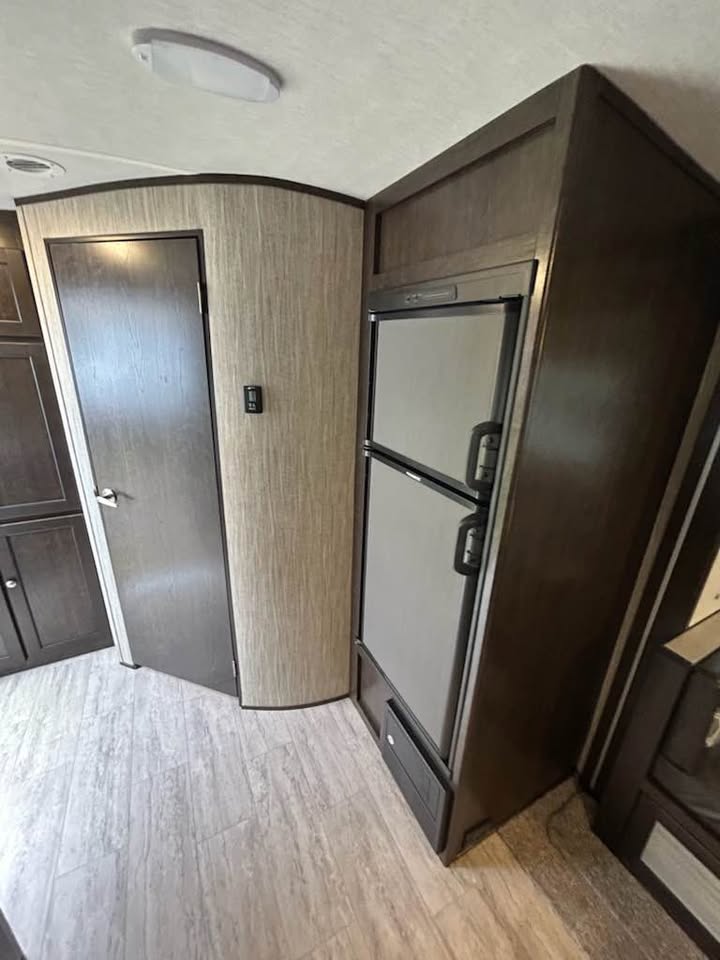 #8132 | 2019 Heartland Shadow Cruiser Ultra Lite 225RBS Travel Trailer