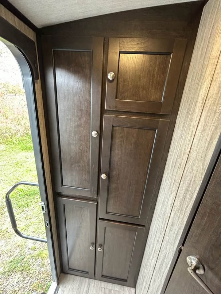 #8132 | 2019 Heartland Shadow Cruiser Ultra Lite 225RBS Travel Trailer