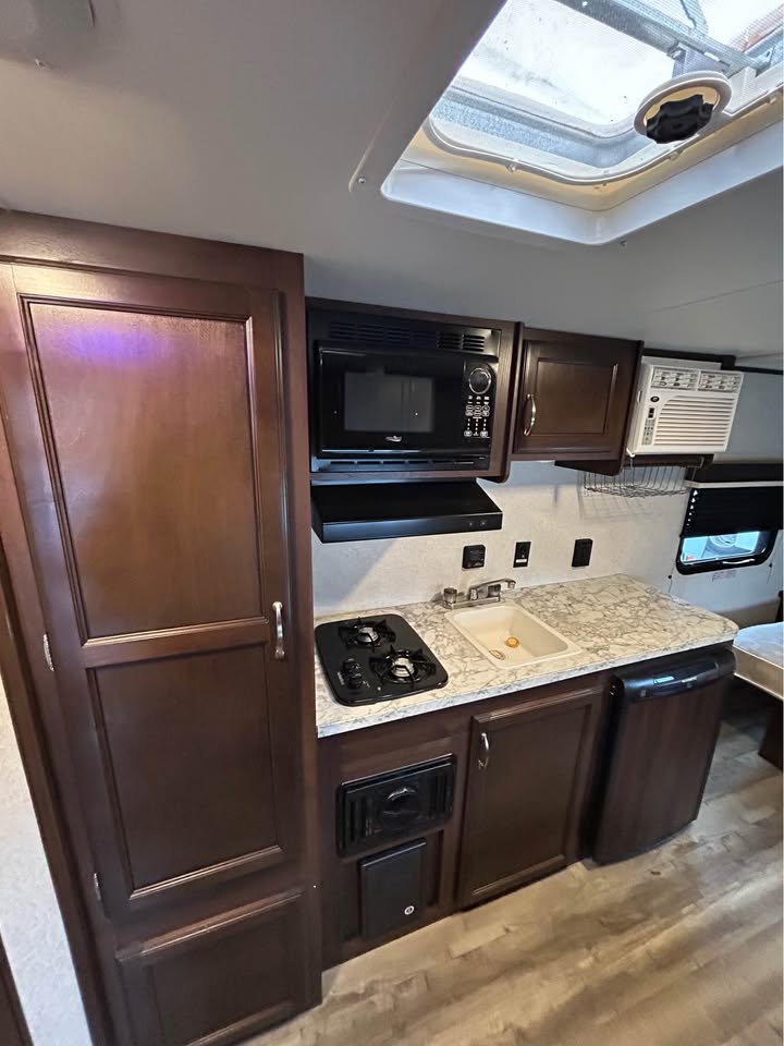 #8133 | 2018 Jayco Jay Flight 195RB Travel Trailer