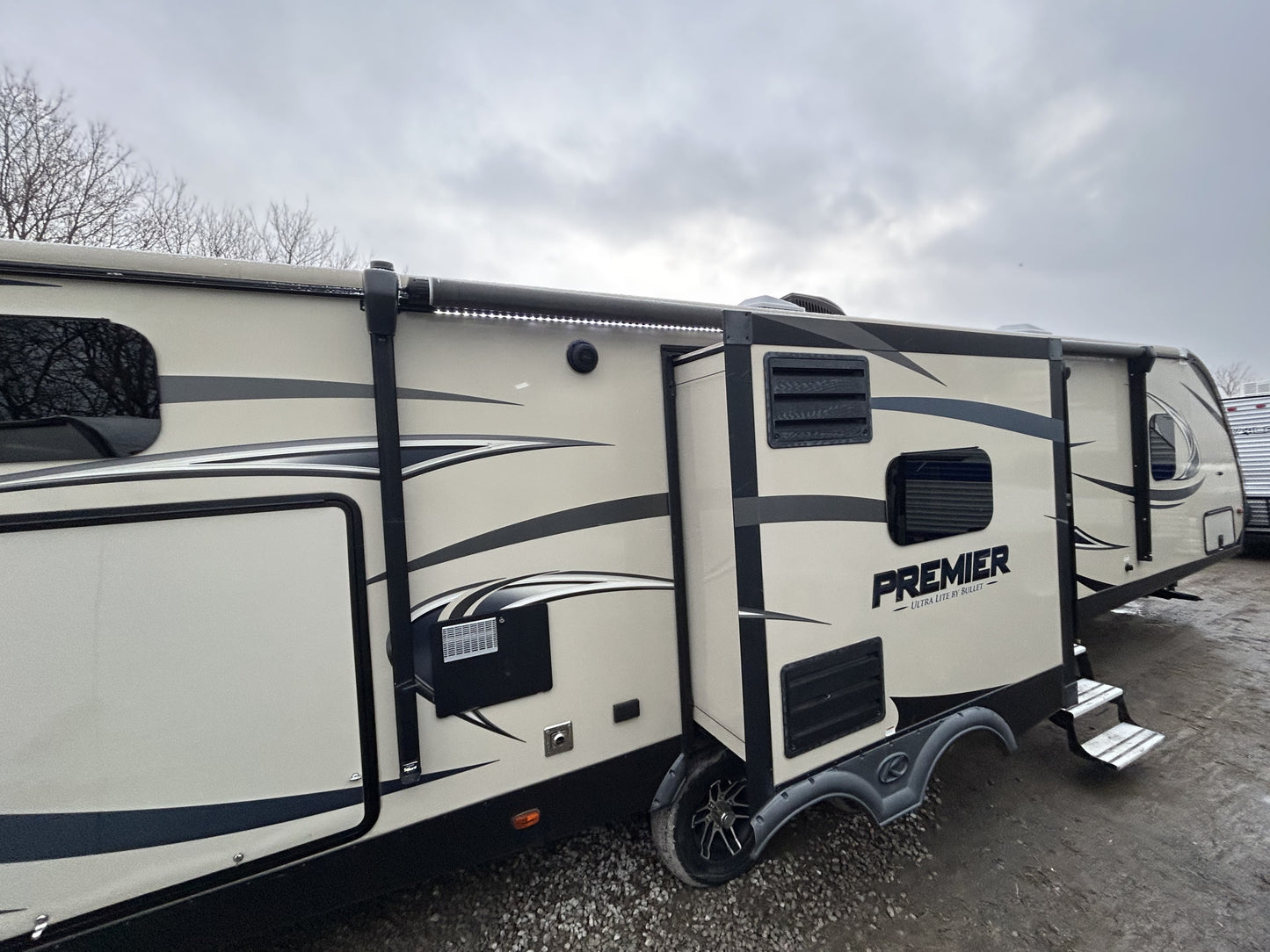 #8135 | 2017 Keystone Bullet Premier 34BHPR Travel Trailer