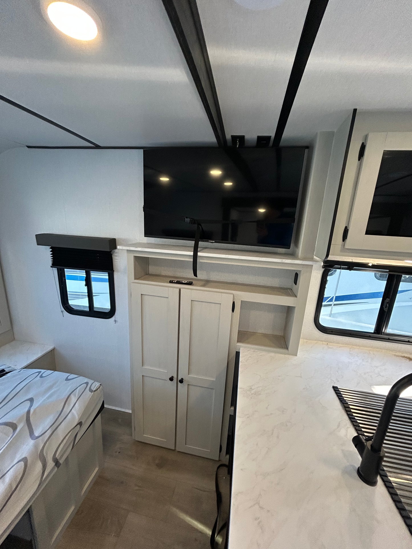 #8150 | 2025 FR Coachmen Northern Spirit 1943RB Ultra Lite Travel Trailer