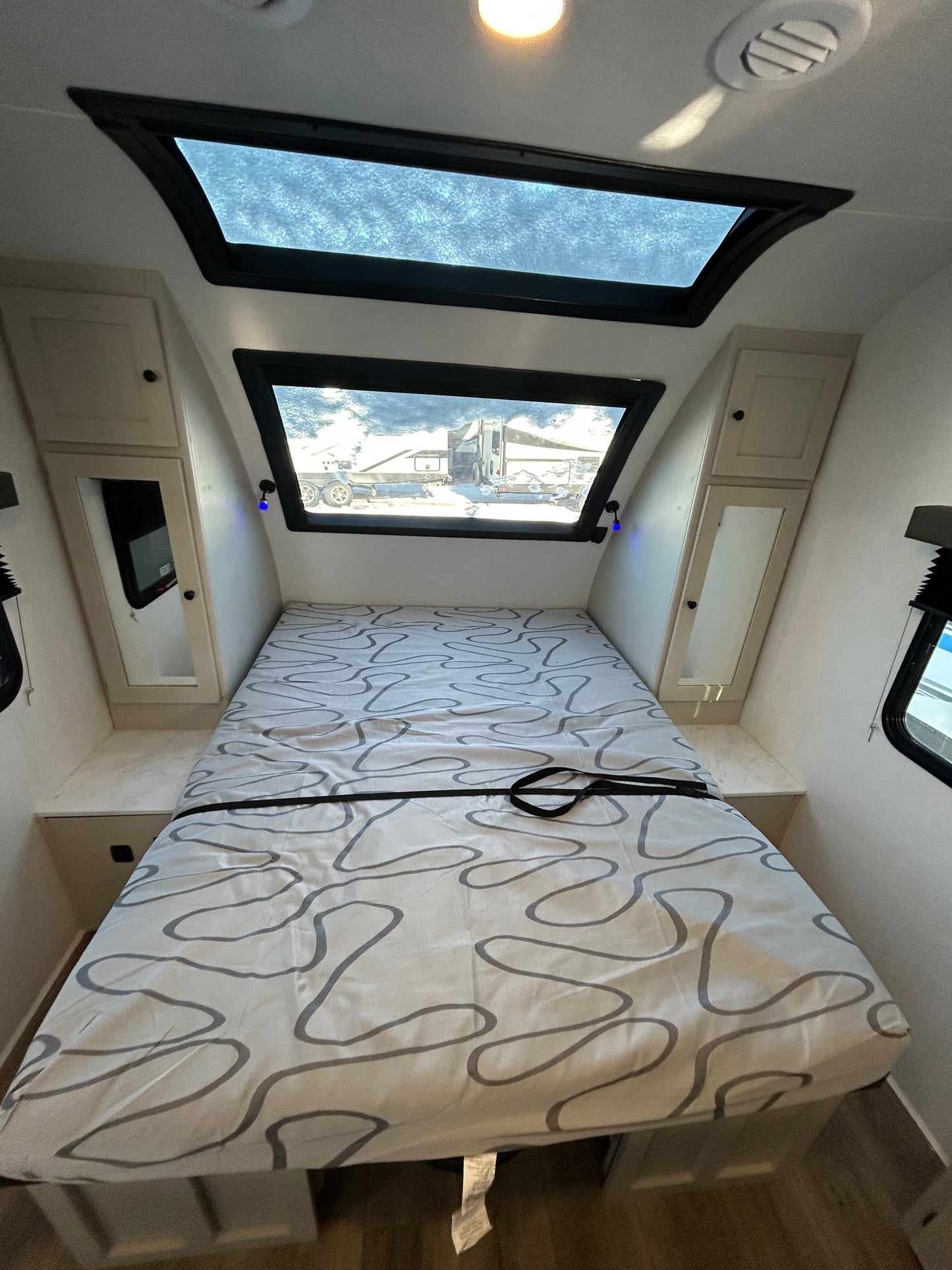 #8150 | 2025 FR Coachmen Northern Spirit 1943RB Ultra Lite Travel Trailer
