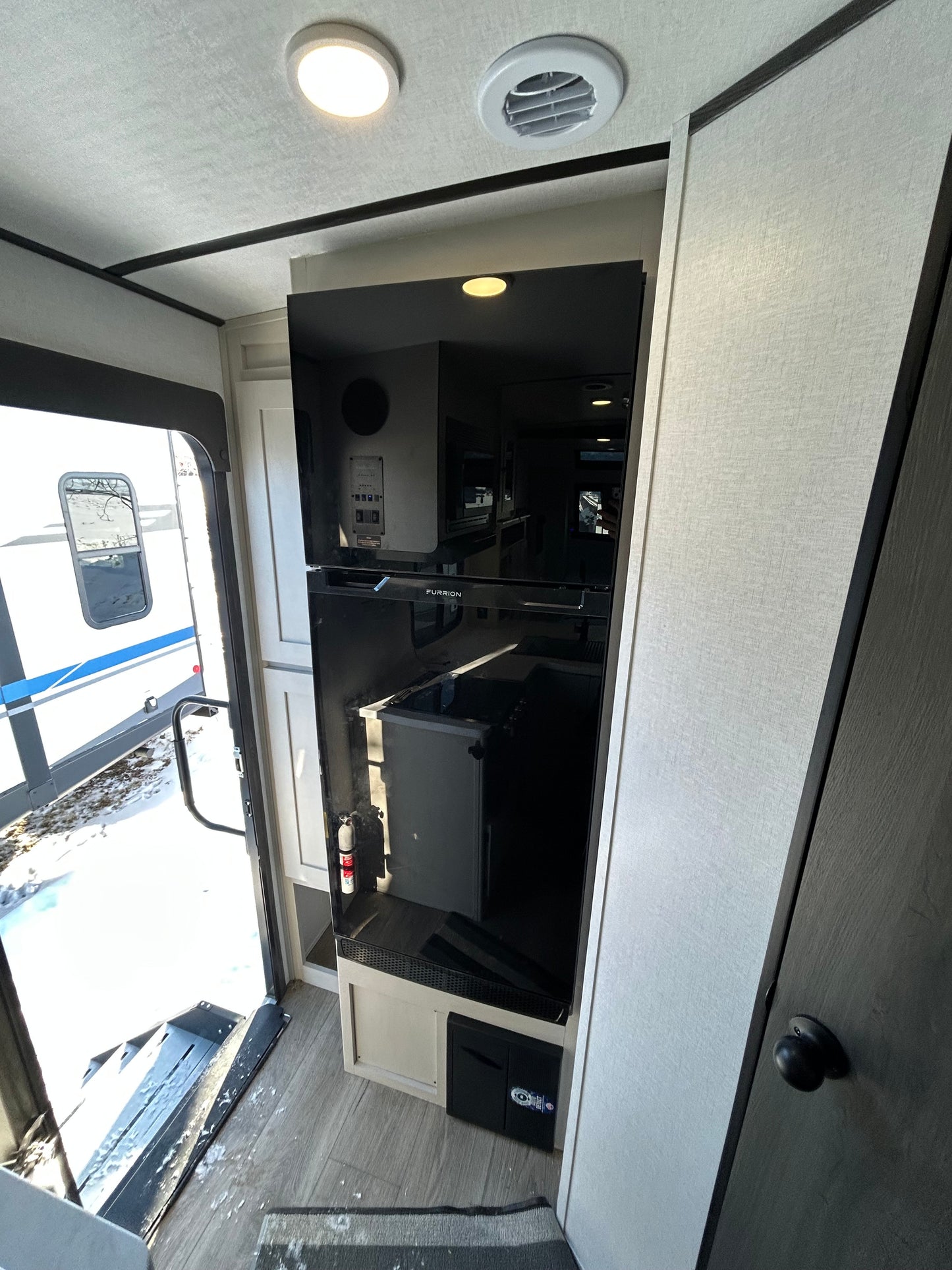 #8150 | 2025 FR Coachmen Northern Spirit 1943RB Ultra Lite Travel Trailer