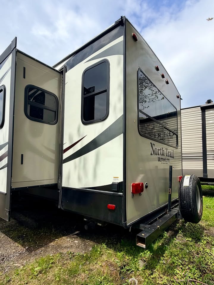 #8195 | 2015 Heartland North Trail 32RETS Travel Trailer
