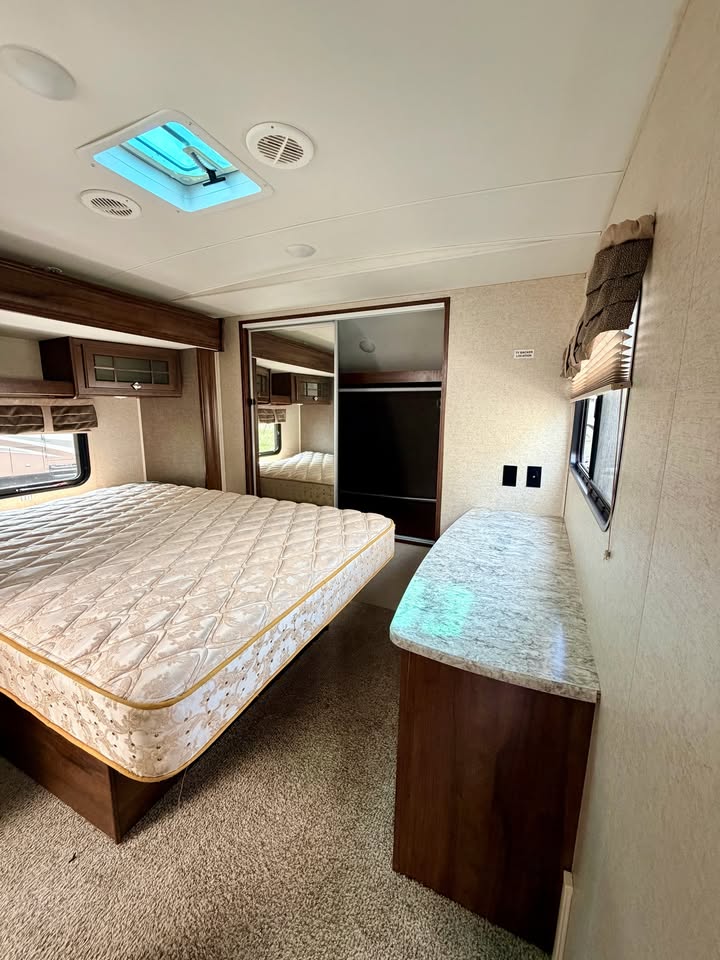 #8195 | 2015 Heartland North Trail 32RETS Travel Trailer