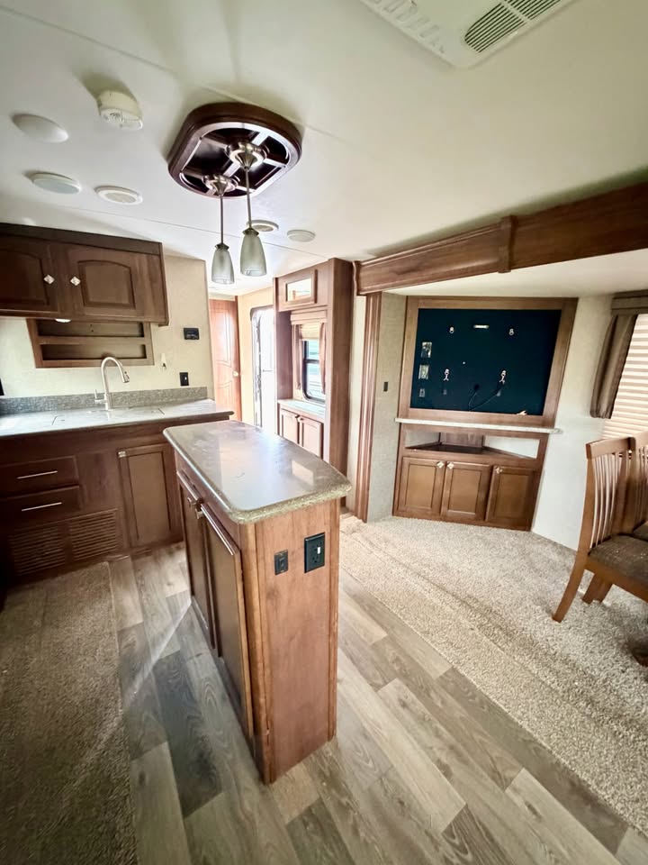 #8195 | 2015 Heartland North Trail 32RETS Travel Trailer