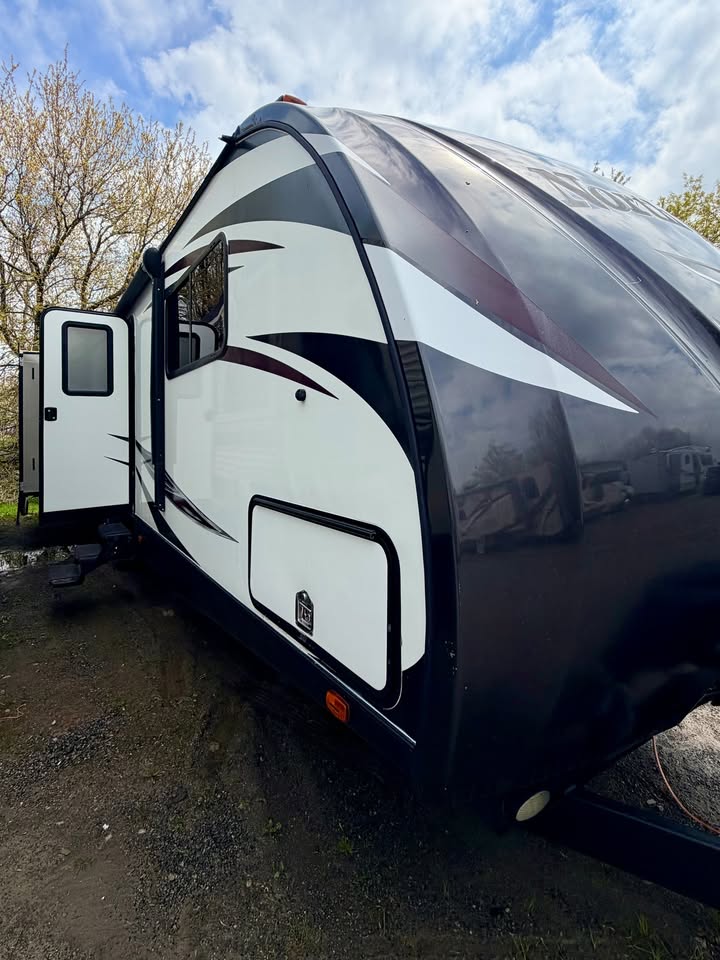 #8195 | 2015 Heartland North Trail 32RETS Travel Trailer