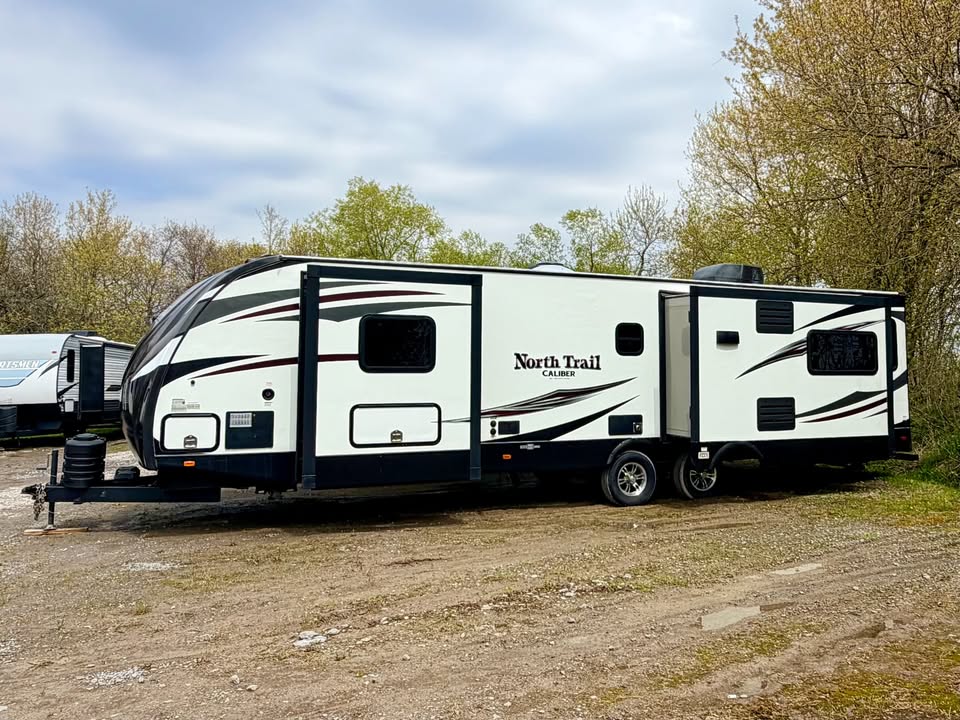 #8195 | 2015 Heartland North Trail 32RETS Travel Trailer