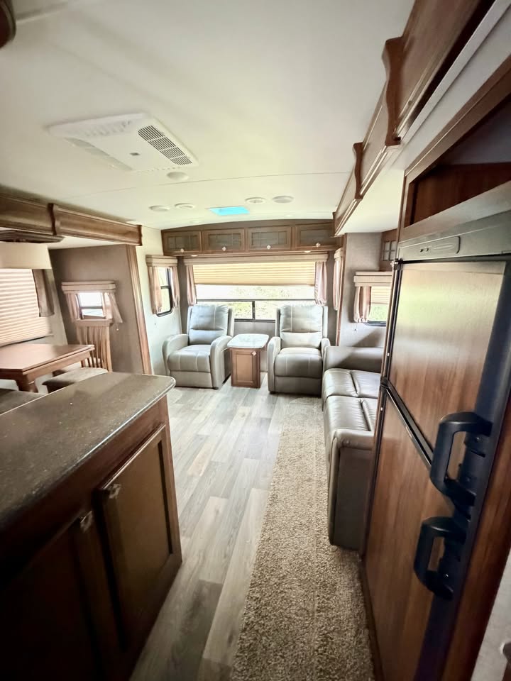#8195 | 2015 Heartland North Trail 32RETS Travel Trailer