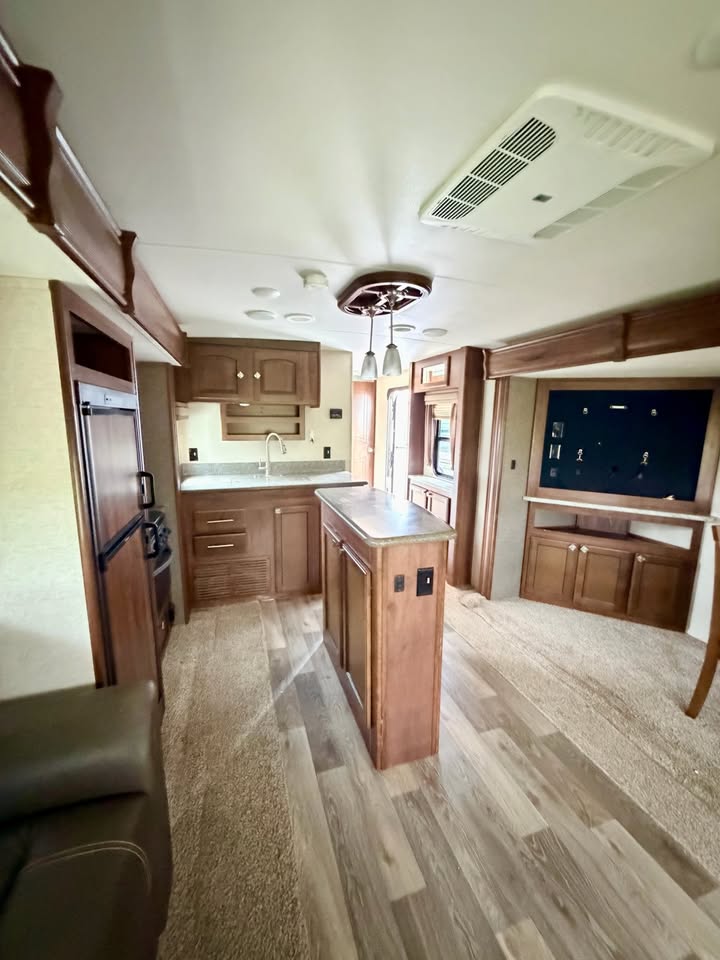#8195 | 2015 Heartland North Trail 32RETS Travel Trailer
