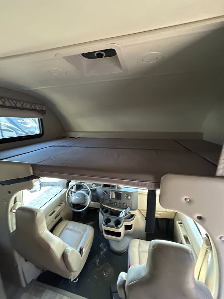 #8198 | 2019 Thor Four Winds 31Y C Class Motorhome