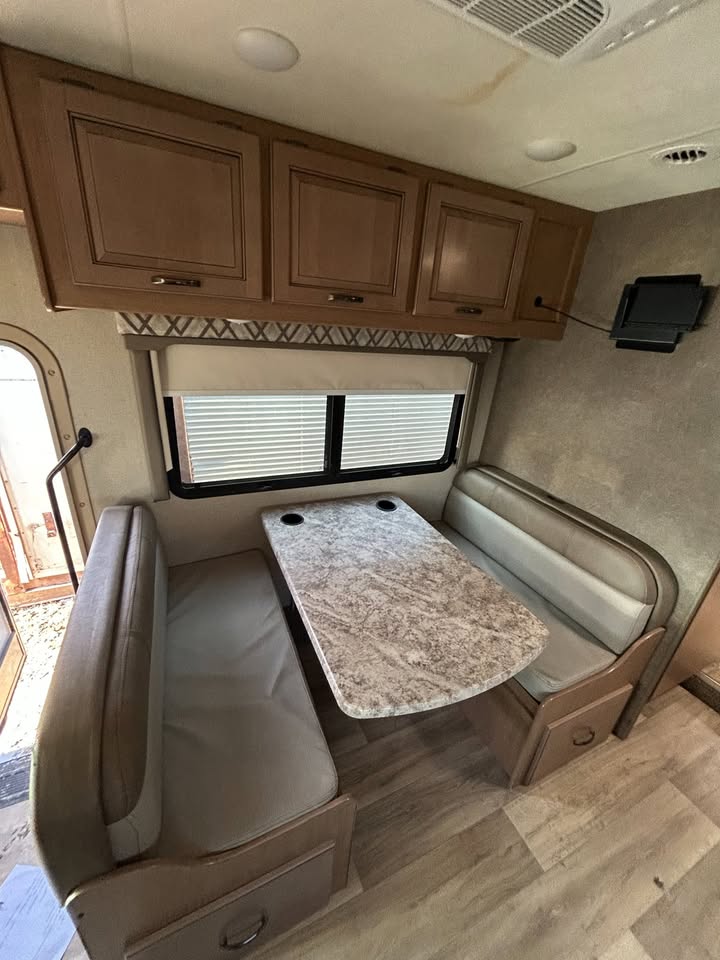#8198 | 2019 Thor Four Winds 31Y C Class Motorhome