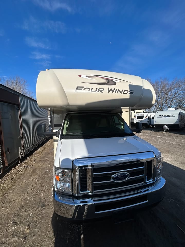 #8198 | 2019 Thor Four Winds 31Y C Class Motorhome