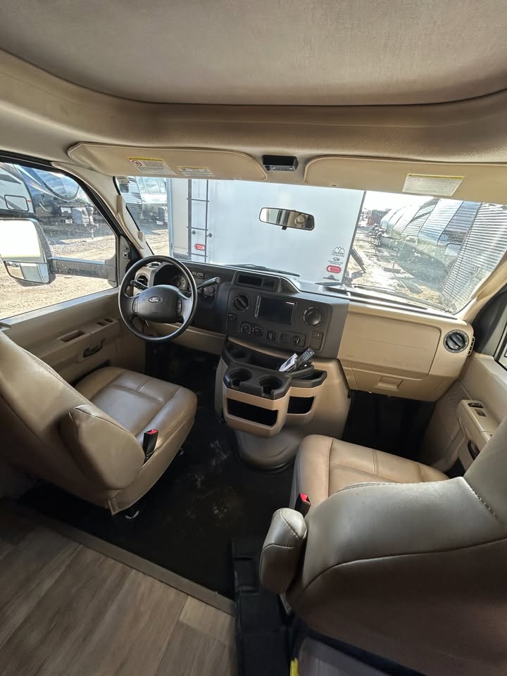 #8198 | 2019 Thor Four Winds 31Y C Class Motorhome