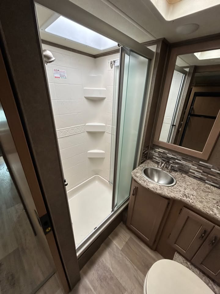 #8198 | 2019 Thor Four Winds 31Y C Class Motorhome