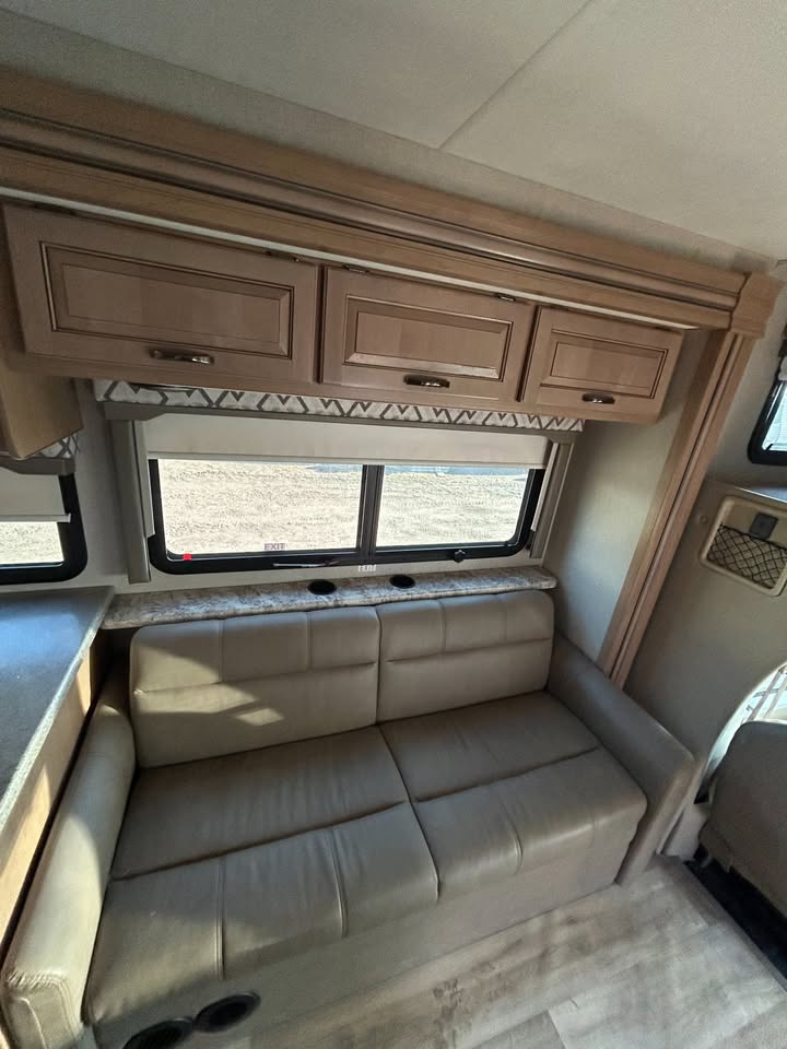 #8198 | 2019 Thor Four Winds 31Y C Class Motorhome