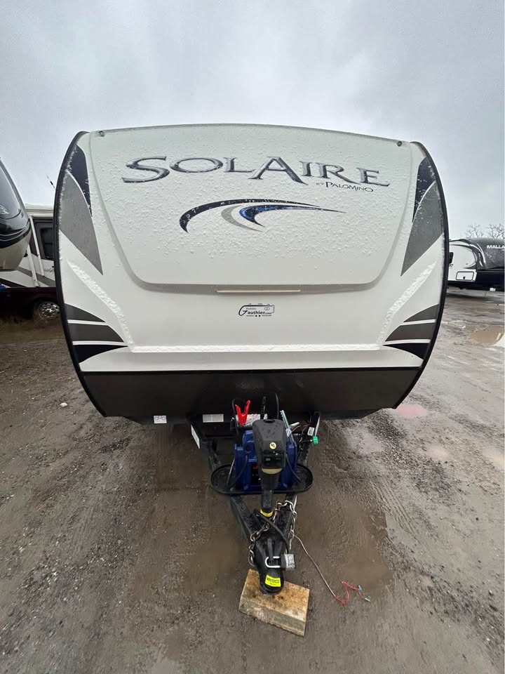 #8204 | 2018 Forest River Palomino Solaire 211BH Travel Trailer
