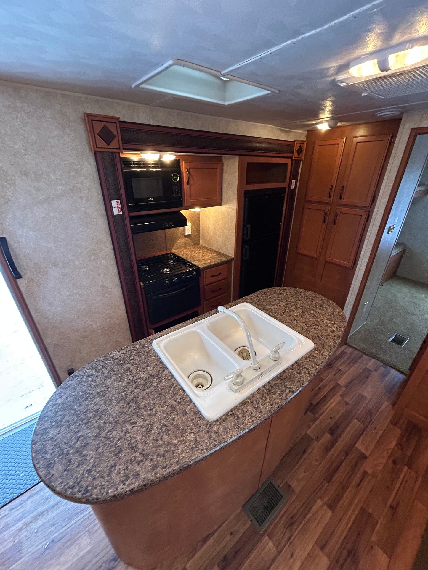 #8207 | 2014 Gulf Stream Kingsport 32TBHT Travel Trailer*