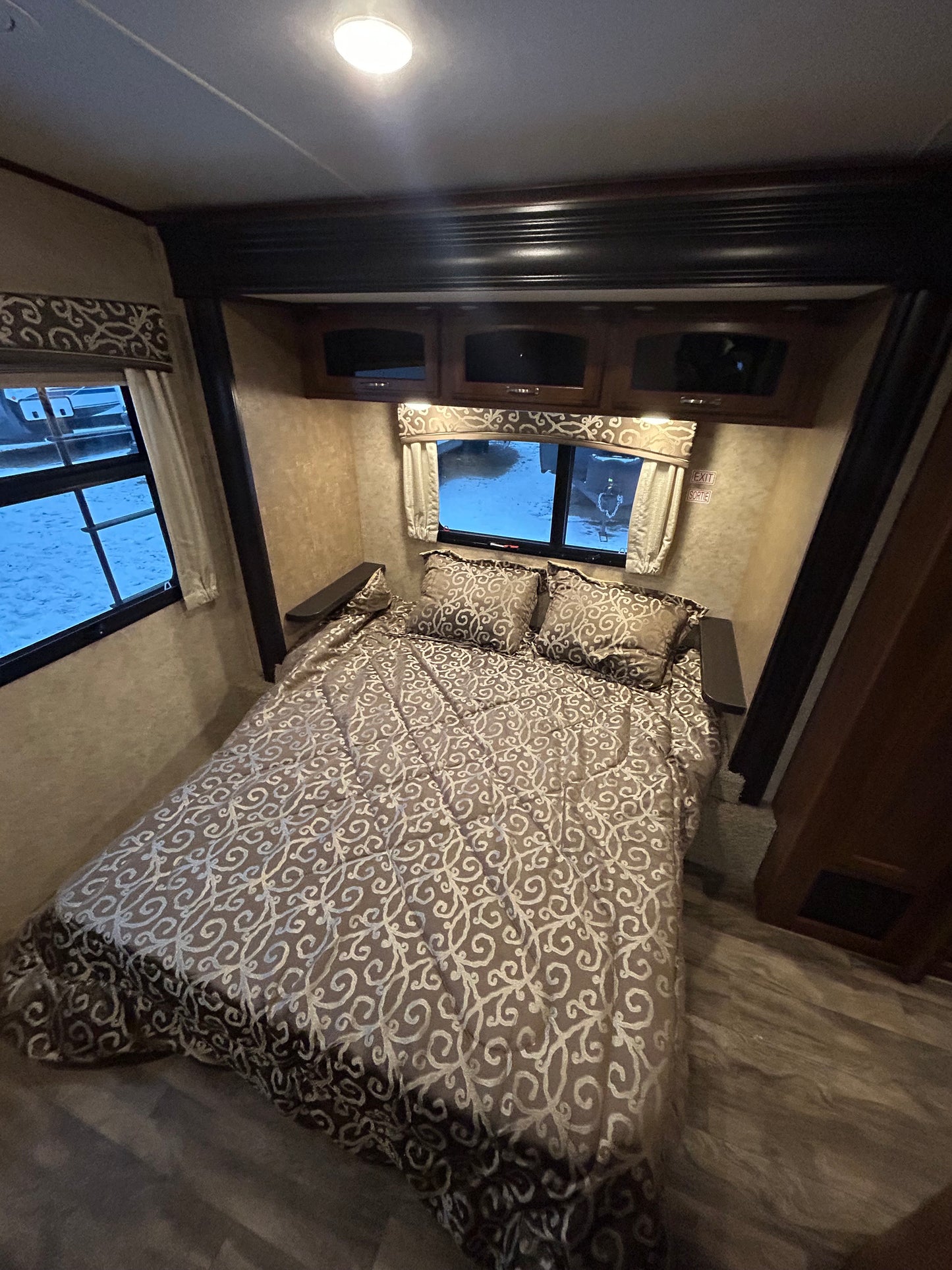 #8208 | 2017 Jayco White Hawk 31BHBS Travel Trailer
