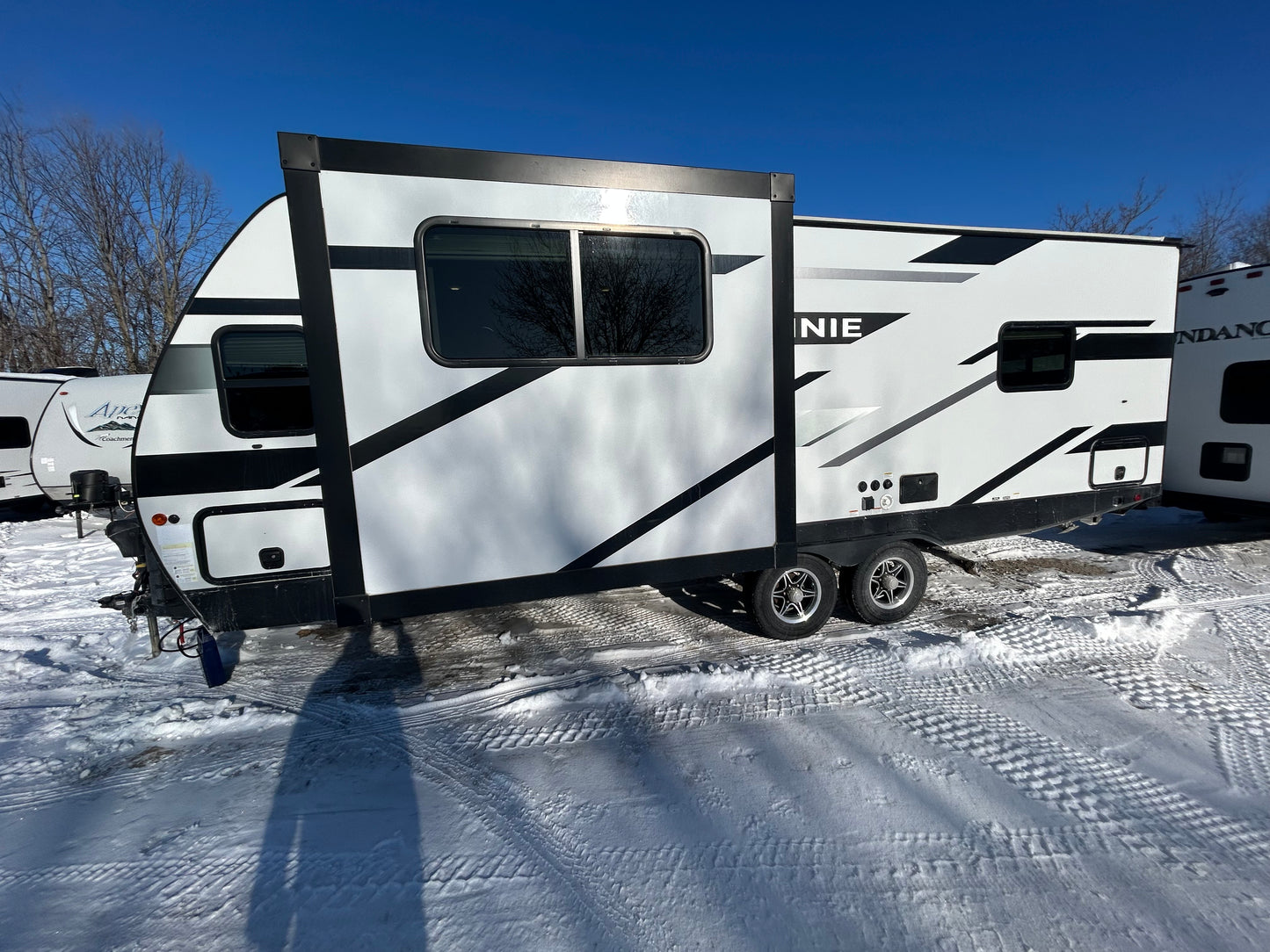 #8218 | 2023 Winnebago Minnie 2500FL Travel Trailer