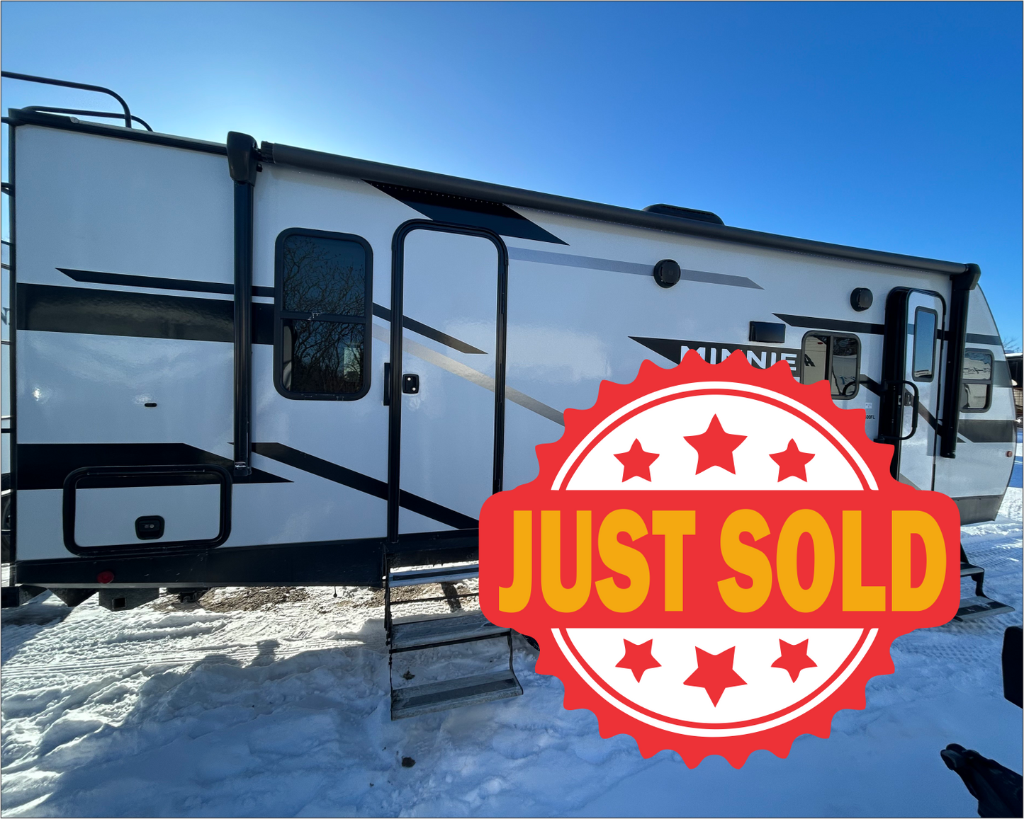 #8218 | 2023 Winnebago Minnie 2500FL Travel Trailer