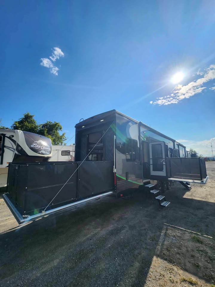 #8219 | 2018 Heartland Road Warrior 427 RW Fifth Wheel Toy Hauler