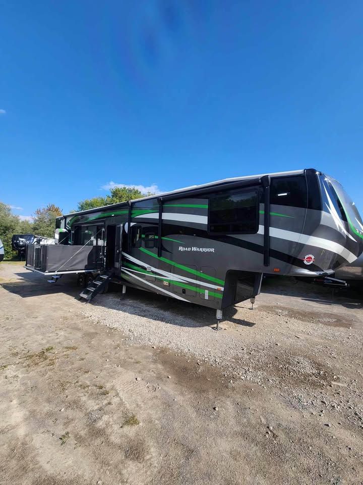 #8219 | 2018 Heartland Road Warrior 427 RW Fifth Wheel Toy Hauler