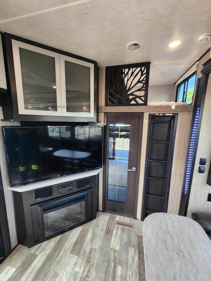 #8219 | 2018 Heartland Road Warrior 427 RW Fifth Wheel Toy Hauler