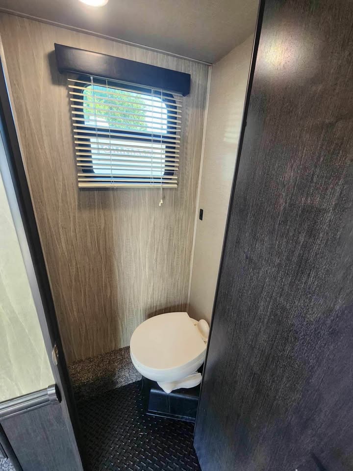 #8219 | 2018 Heartland Road Warrior 427 RW Fifth Wheel Toy Hauler