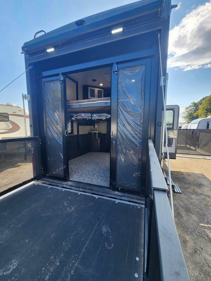 #8219 | 2018 Heartland Road Warrior 427 RW Fifth Wheel Toy Hauler