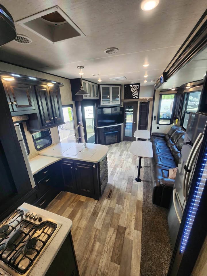 #8219 | 2018 Heartland Road Warrior 427 RW Fifth Wheel Toy Hauler