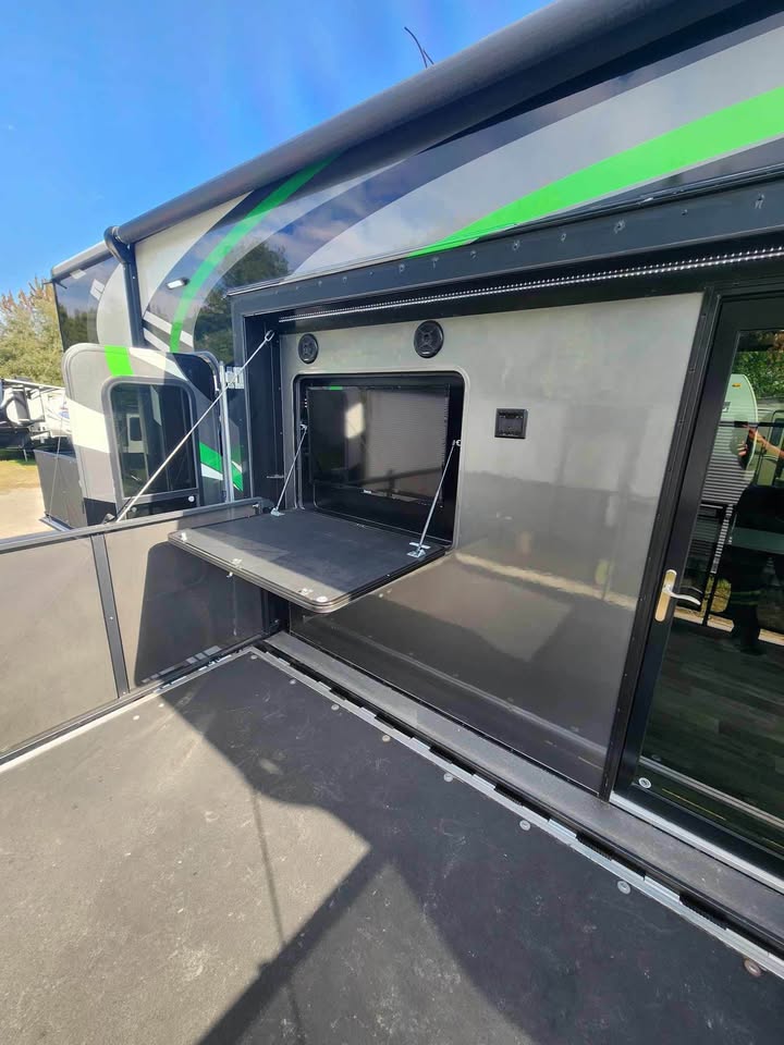 #8219 | 2018 Heartland Road Warrior 427 RW Fifth Wheel Toy Hauler