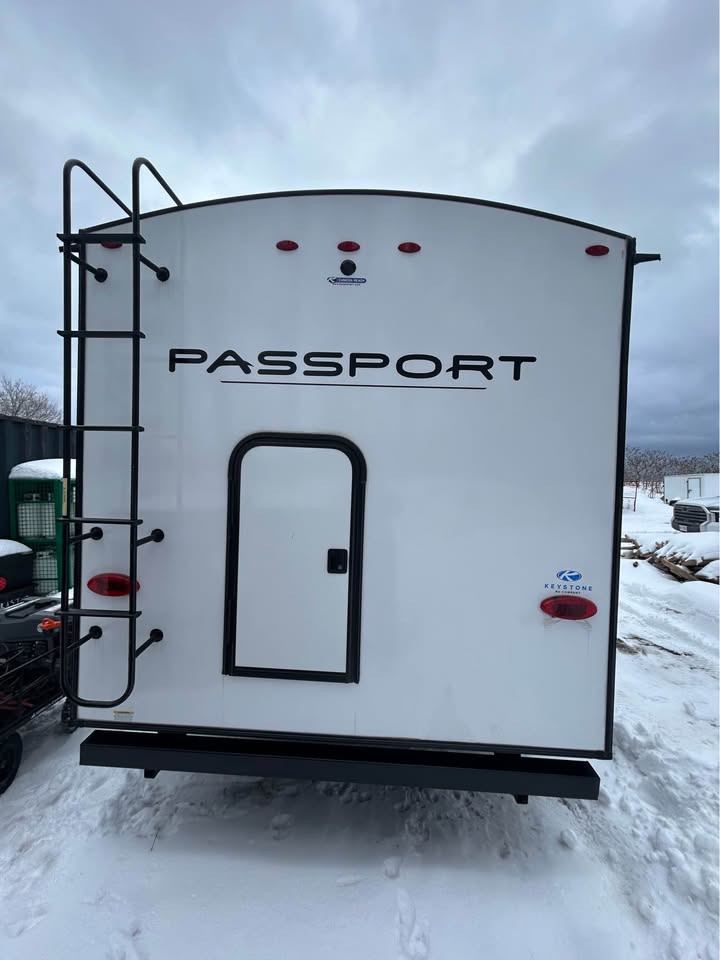 #8223 | 2022 Keystone Passport 2951BH Travel Trailer