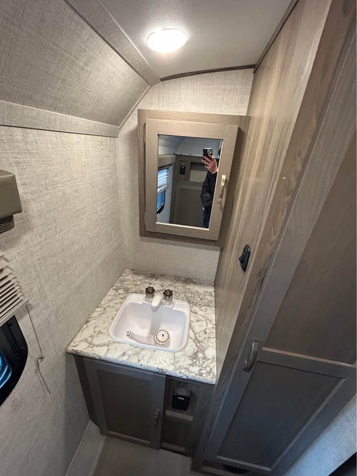 #8224 | 2022 Gulf Stream 19RBS Travel Trailer