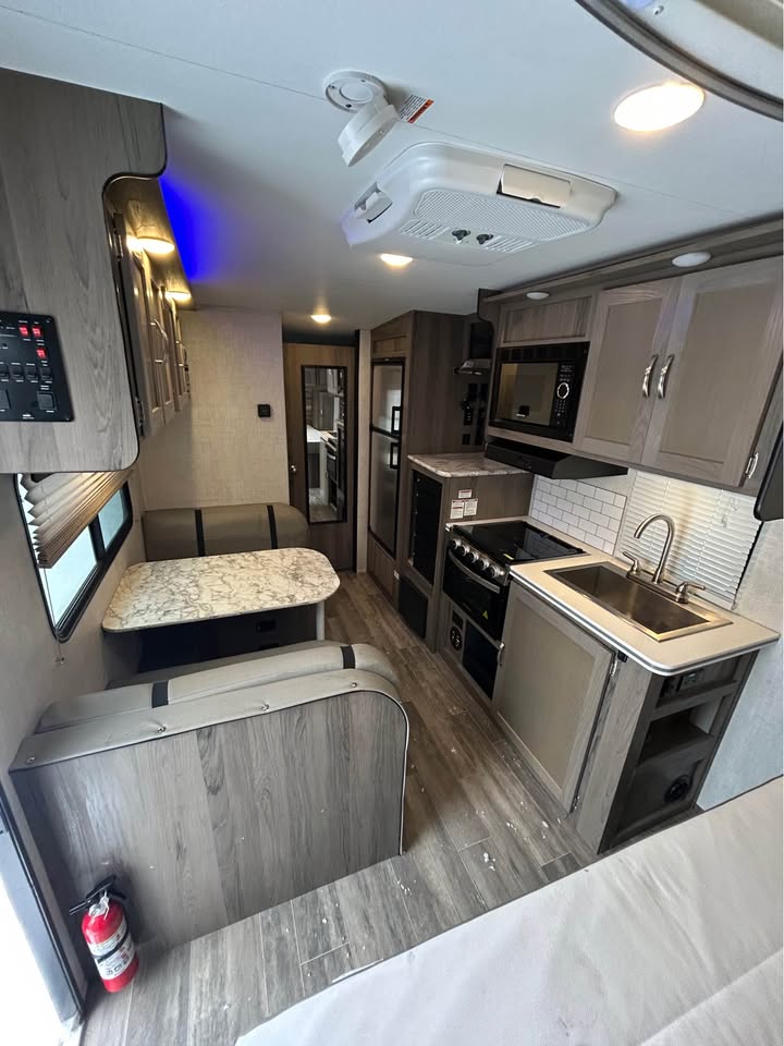 #8224 | 2022 Gulf Stream 19RBS Travel Trailer