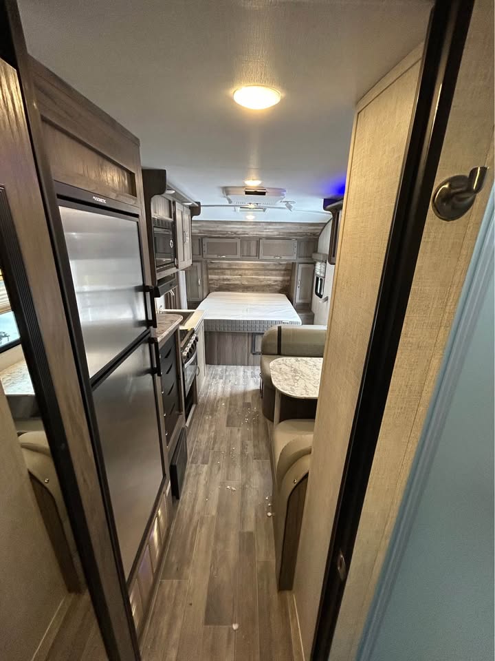 #8224 | 2022 Gulf Stream 19RBS Travel Trailer