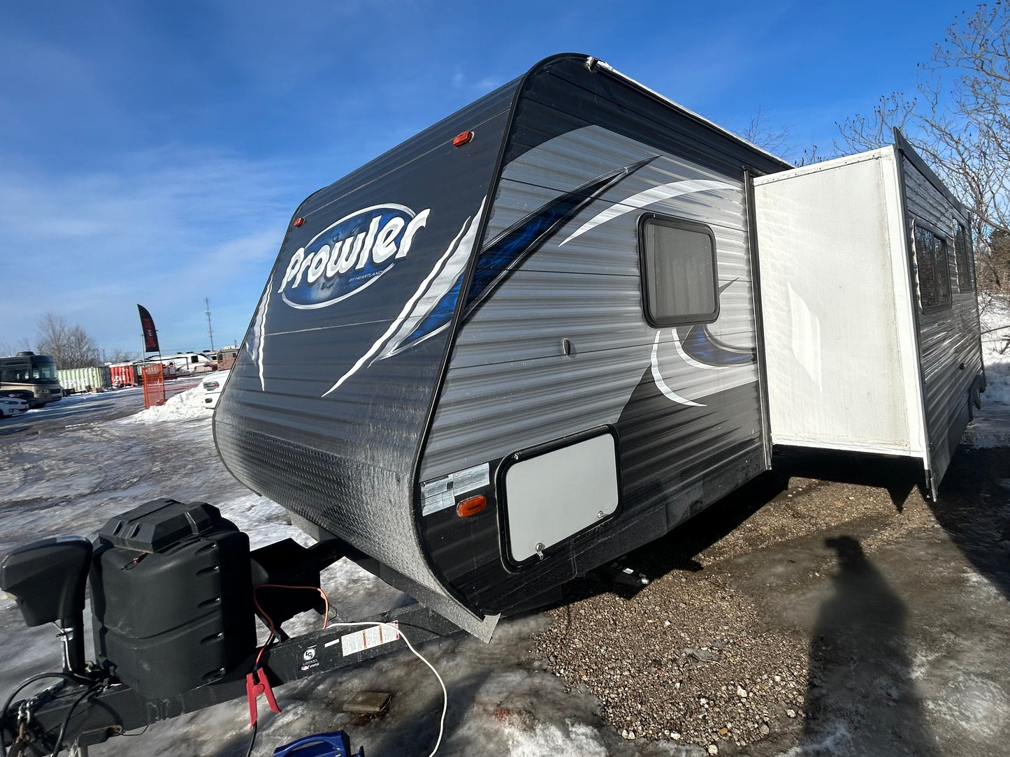 2018 Prowler  Lynx  30L showing slide out