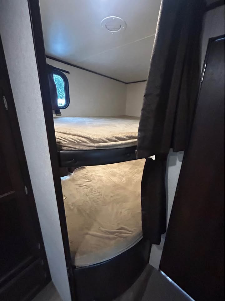 #8227 | 2020 Jayco Jay Flight 267 BHS Travel Trailer | SALE PENDING