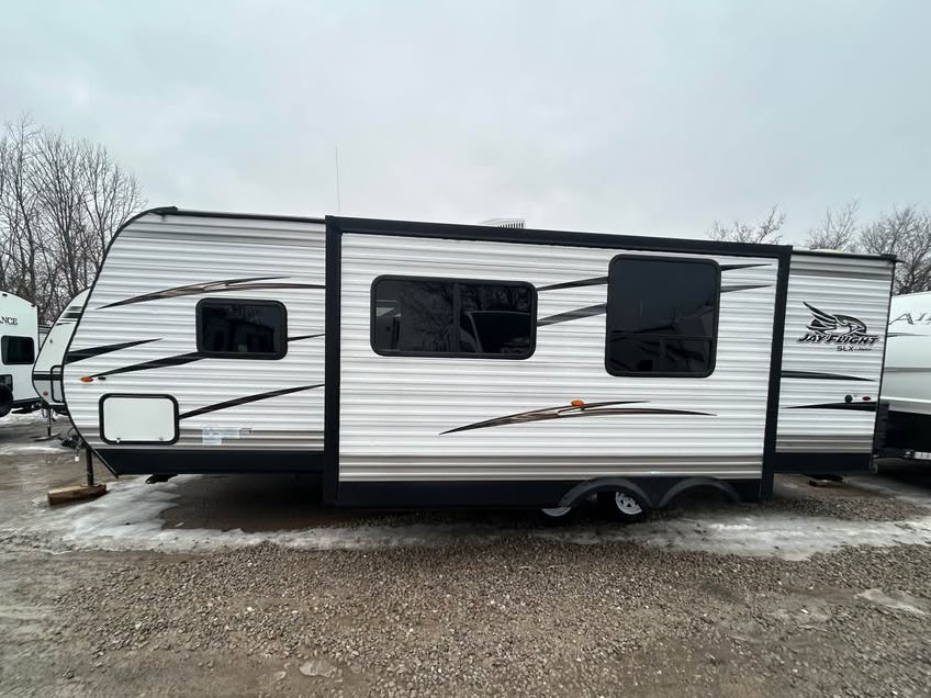 2020Jayco_Jay_Flight_267BHS viewing exterior with slide out