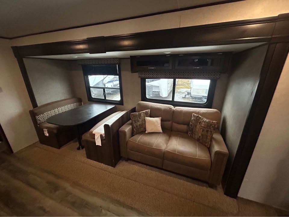 #8227 | 2020 Jayco Jay Flight 267 BHS Travel Trailer | SALE PENDING