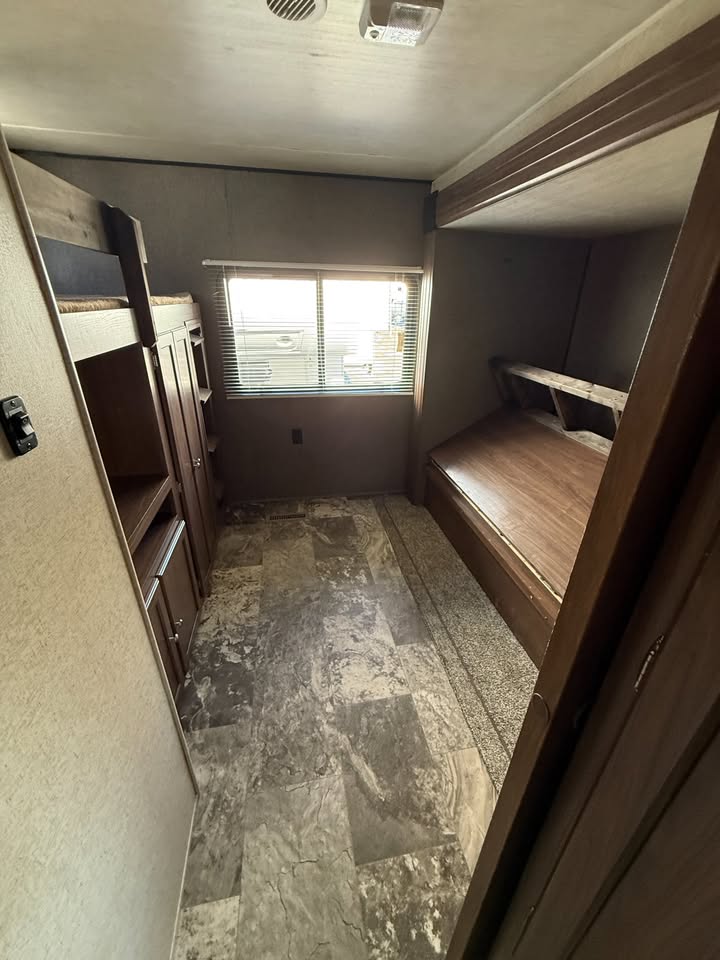 #8232 | 2018 Heartland Pioneer Bunkhouse DS310 Travel Trailer | SALE PENDING