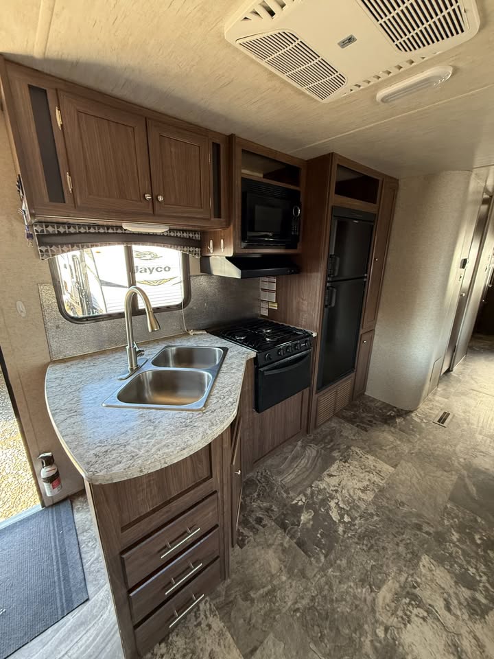 #8232 | 2018 Heartland Pioneer Bunkhouse DS310 Travel Trailer | SALE PENDING