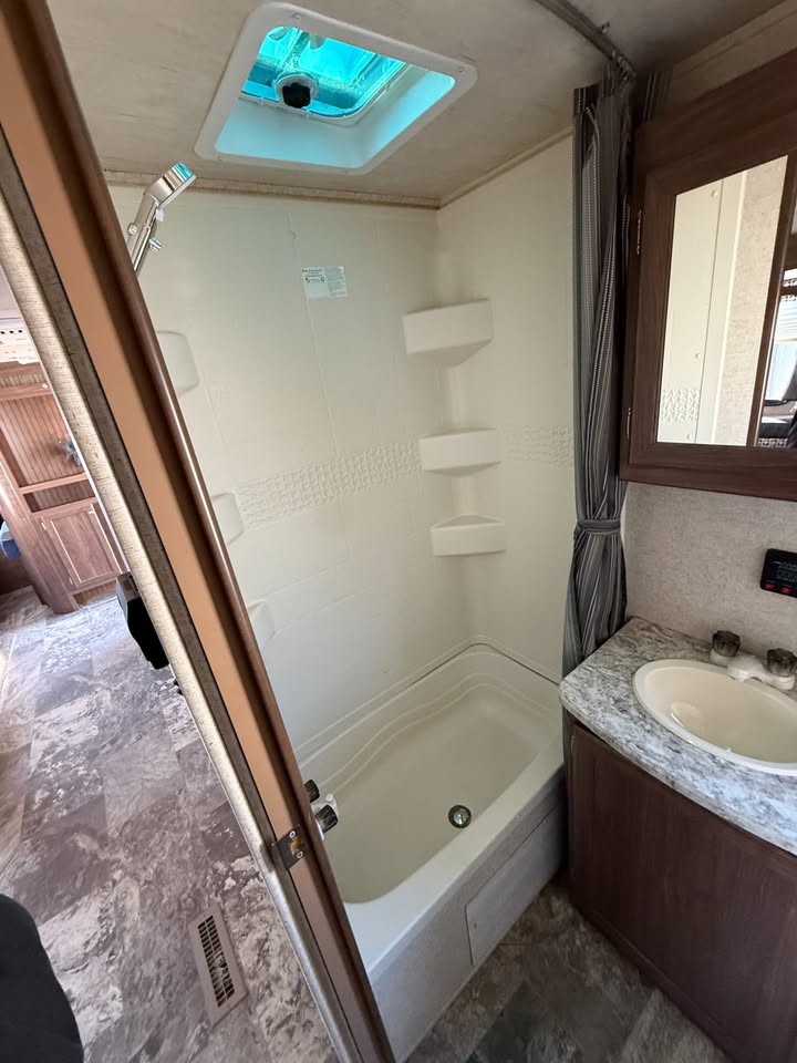#8232 | 2018 Heartland Pioneer Bunkhouse DS310 Travel Trailer | SALE PENDING