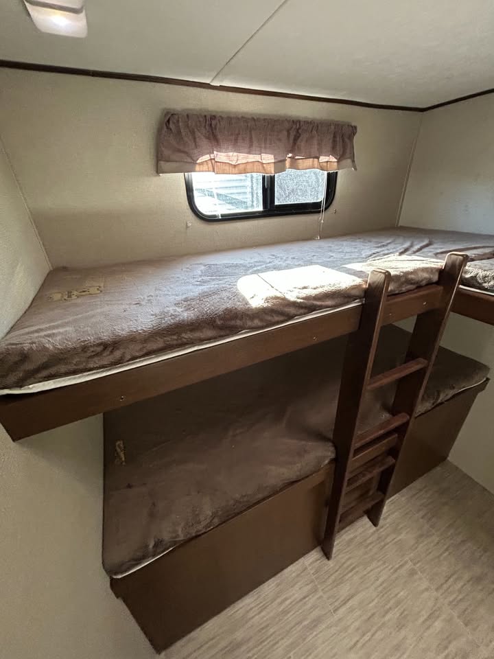 #8234 | 2018 Prime Time Avenger 29RBS Travel Trailer