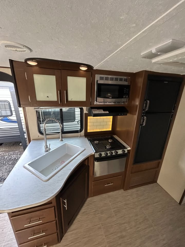 #8234 | 2018 Prime Time Avenger 29RBS Travel Trailer
