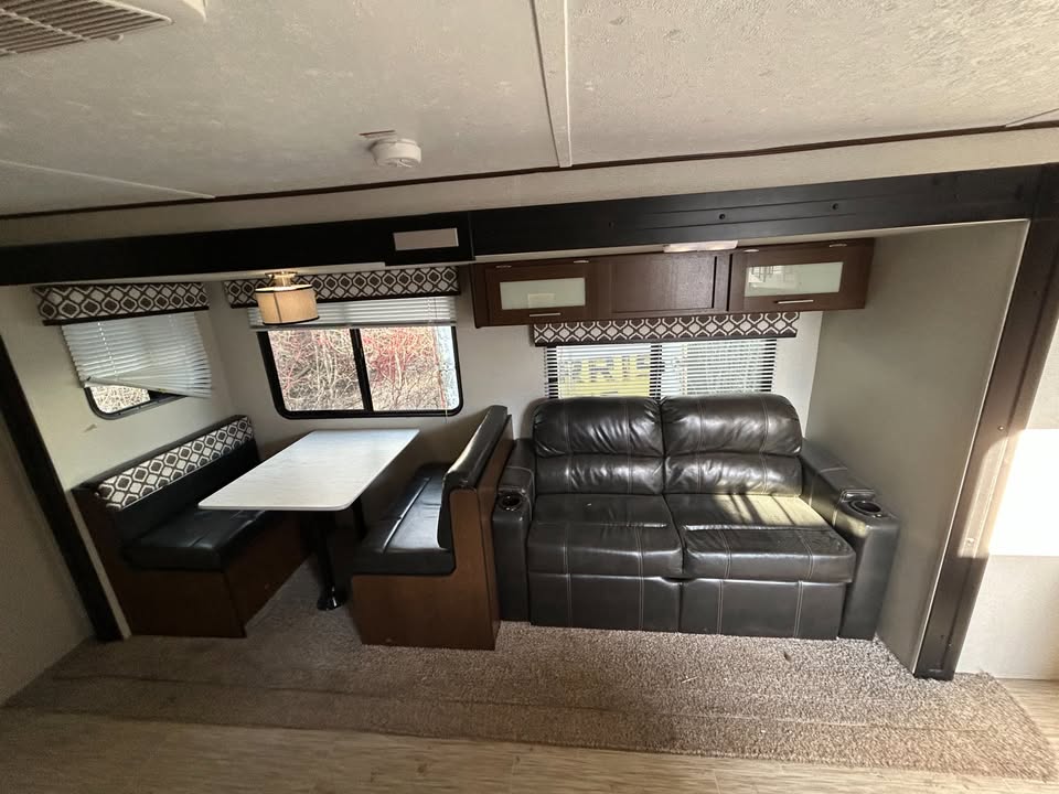 #8234 | 2018 Prime Time Avenger 29RBS Travel Trailer