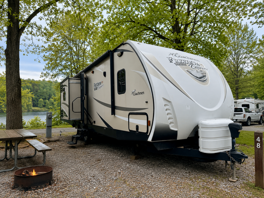 #8238 | 2017 Coachmen Freedom Express 320BHDS Travel Trailer