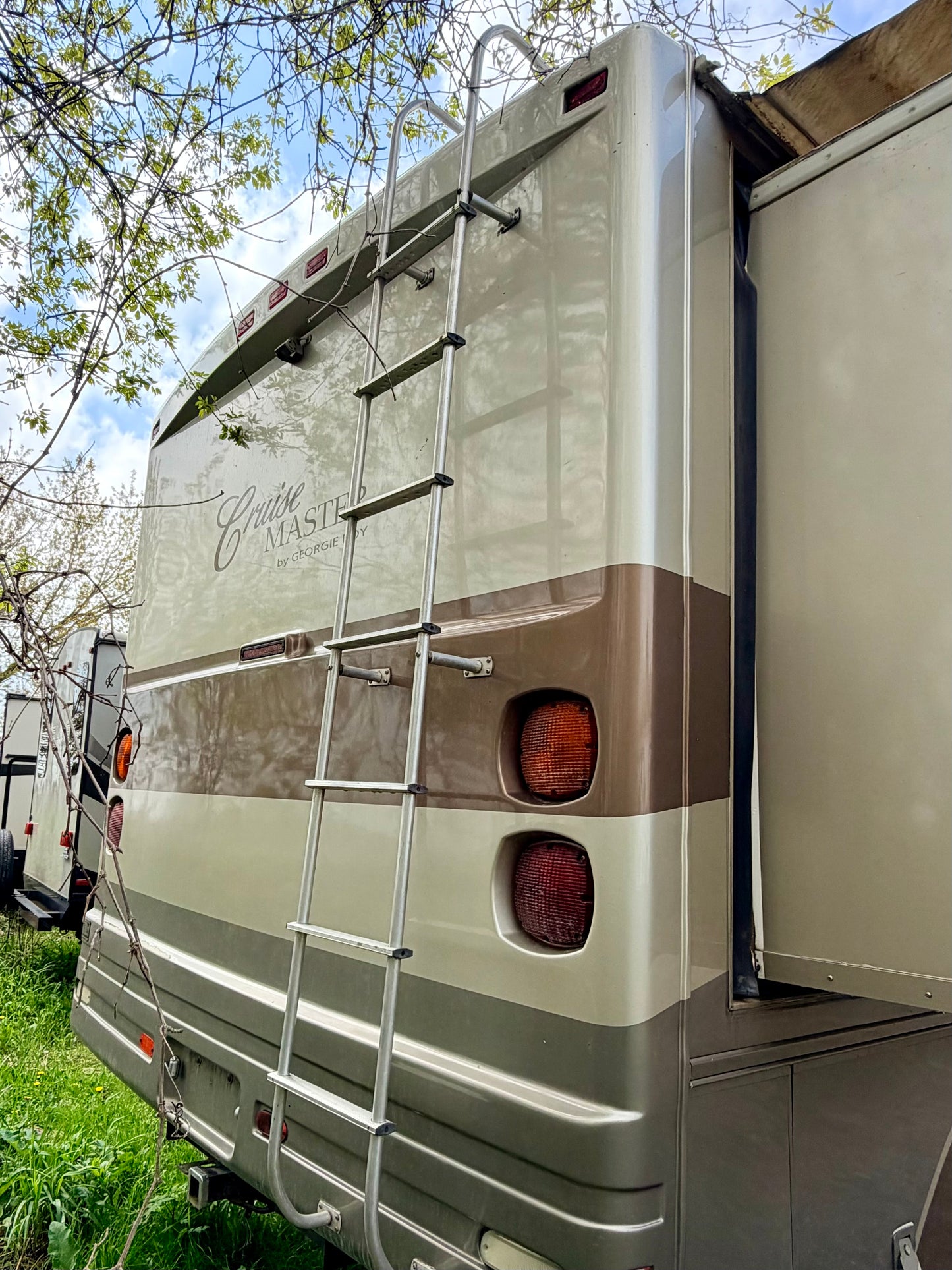 #8242 | 2004 Georgie Boy Cruise Master Class A Motorhome