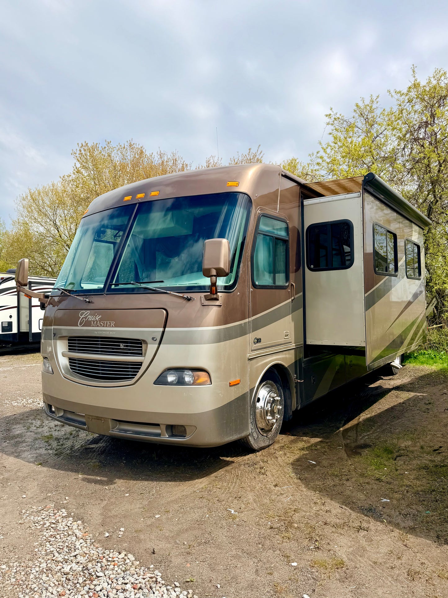 #8242 | 2004 Georgie Boy Cruise Master Class A Motorhome