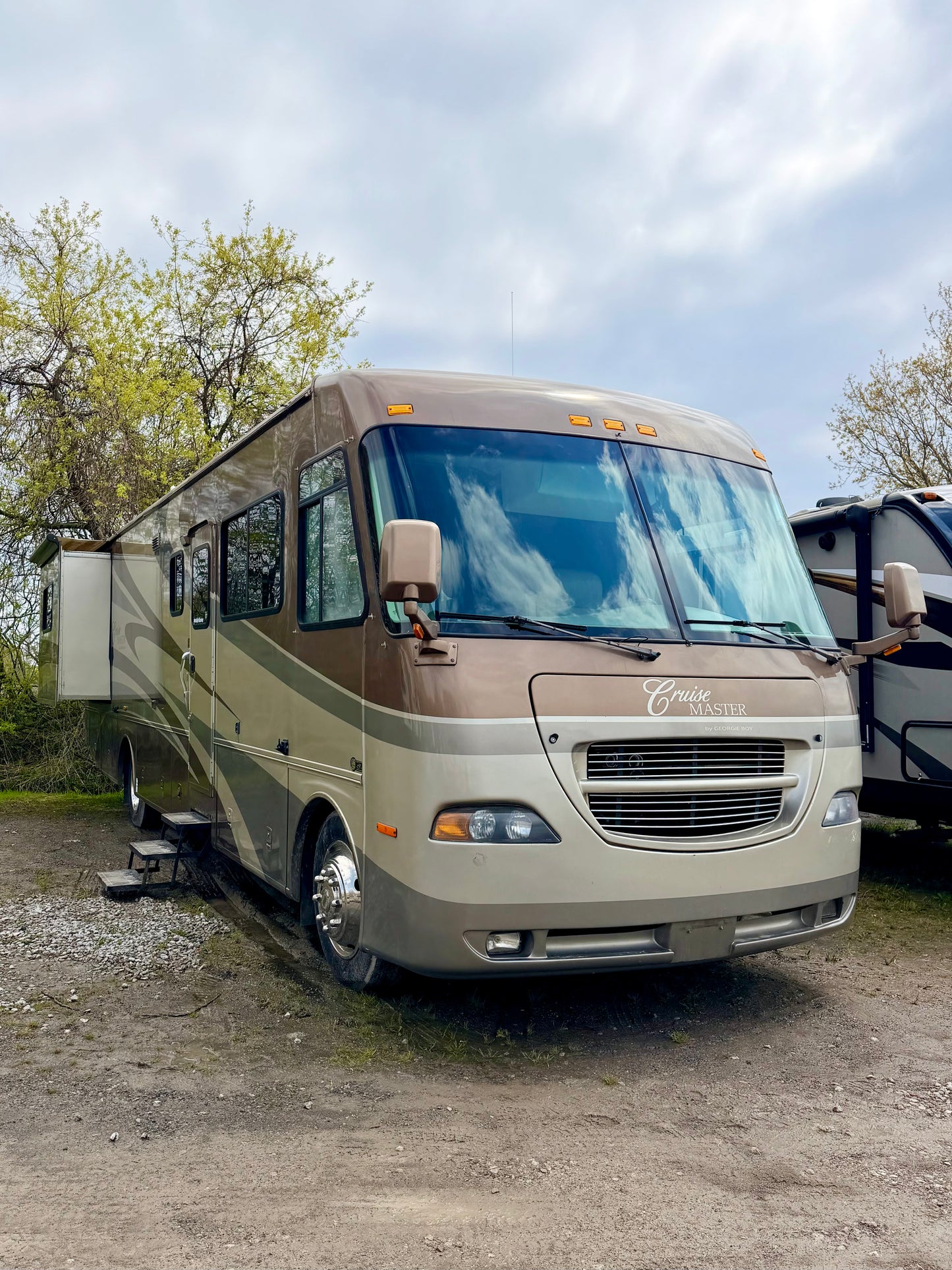 #8242 | 2004 Georgie Boy Cruise Master Class A Motorhome